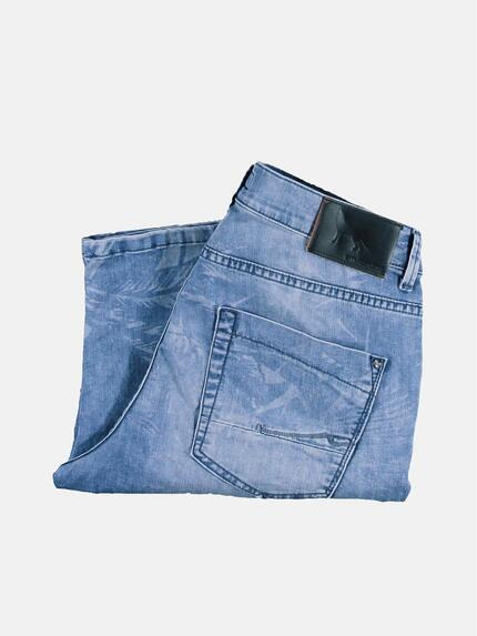 emilio adani Modische Denim Shorts mit coolem Laserprint emilio adani Modische Denim Shorts mit coolem Laserprint