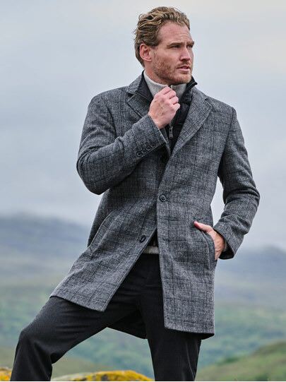 Männer Outfit Selbstbewusst und eindrucksvoll