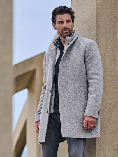 Männer Outfit Stilvoll. Mantel.