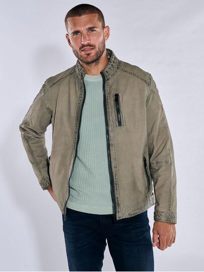Männer Outfit New Year. New Style.