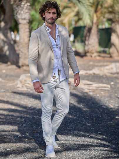 Männer Outfit In voller Blüte