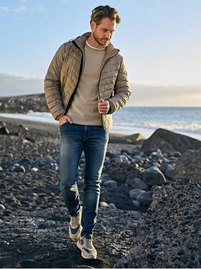 Männer Outfit Form, Farbe und Funktion vereint