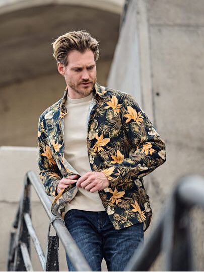 Männer Outfit Fieldjacket trifft auf Floralprint