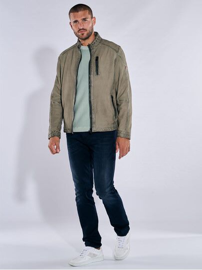 Männer Outfit New Year. New Style.
