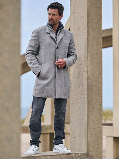 Männer Outfit Stilvoll. Mantel.