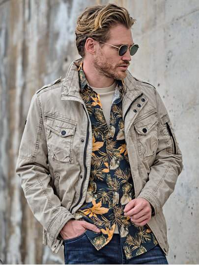Männer Outfit Fieldjacket trifft auf Floralprint