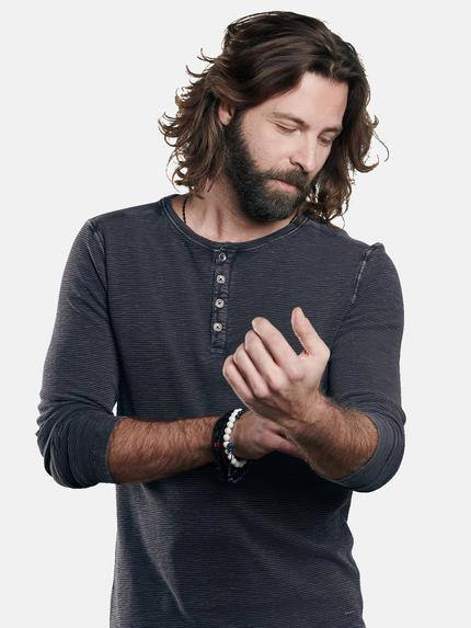 emilio adani Herren Henleyshirt mit authentischer Waschung Grau 29642 emilio adani Herren Henleyshirt mit authentischer Waschung Grau 29642