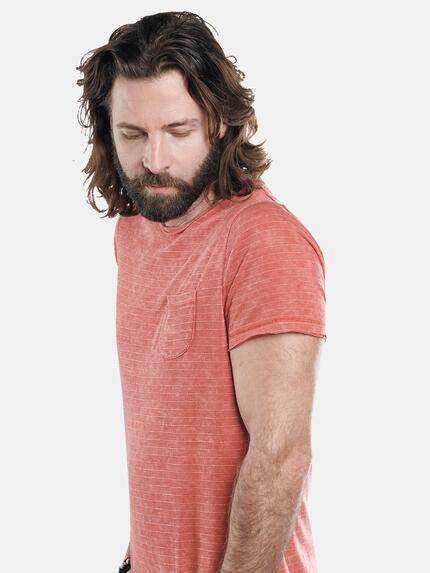 emilio adani Herren Rundhals T-Shirt mit dezentem Streifenmuster Rot 29680 emilio adani Herren Rundhals T-Shirt mit dezentem Streifenmuster Rot 29680