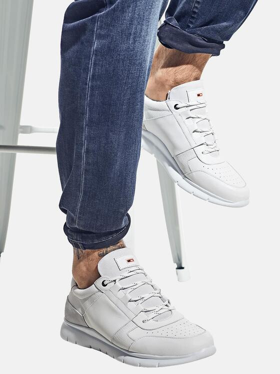 emilio adani Herren Sneaker mit besonders leichter Laufsohle Weiß 31208