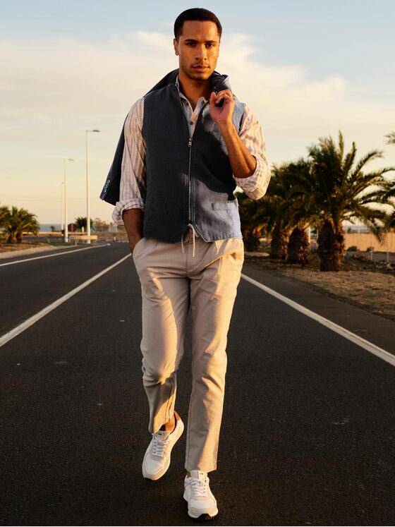 emilio adani Herren Sakko-Weste aus Leinen-Mix Schwarzbraun 40236