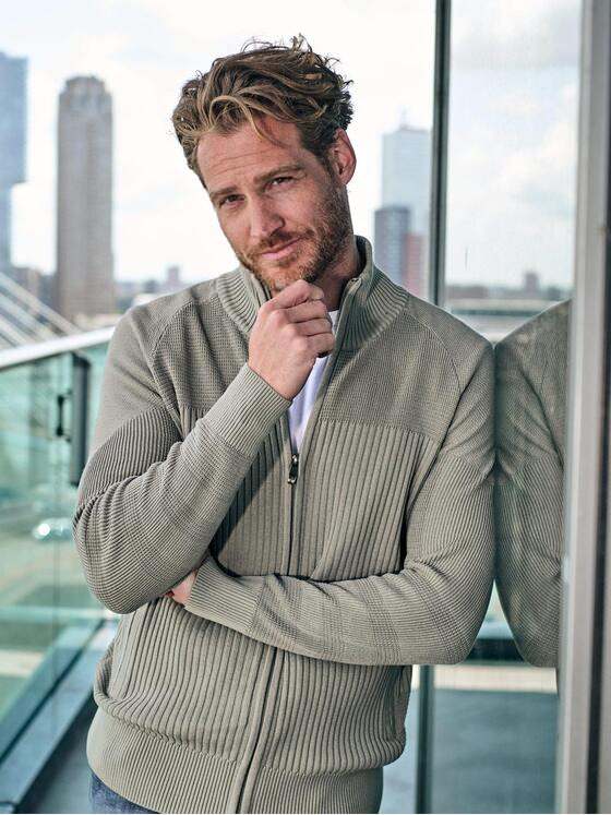 engbers Herren Strickjacke mit Strukturwechsel Gruen 39232