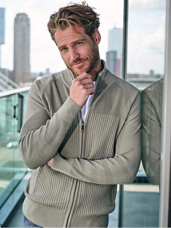 engbers Herren Strickjacke mit Strukturwechsel Gruen 39232