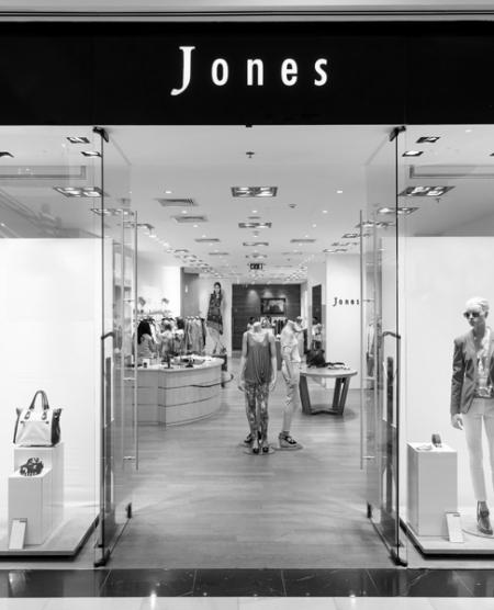 Jones Store Villach Atrio