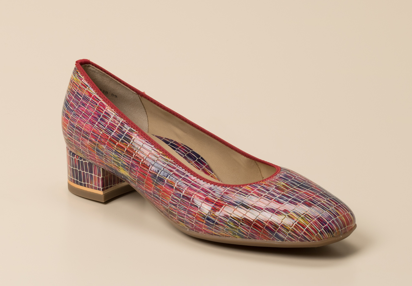 ara pumps multicolor
